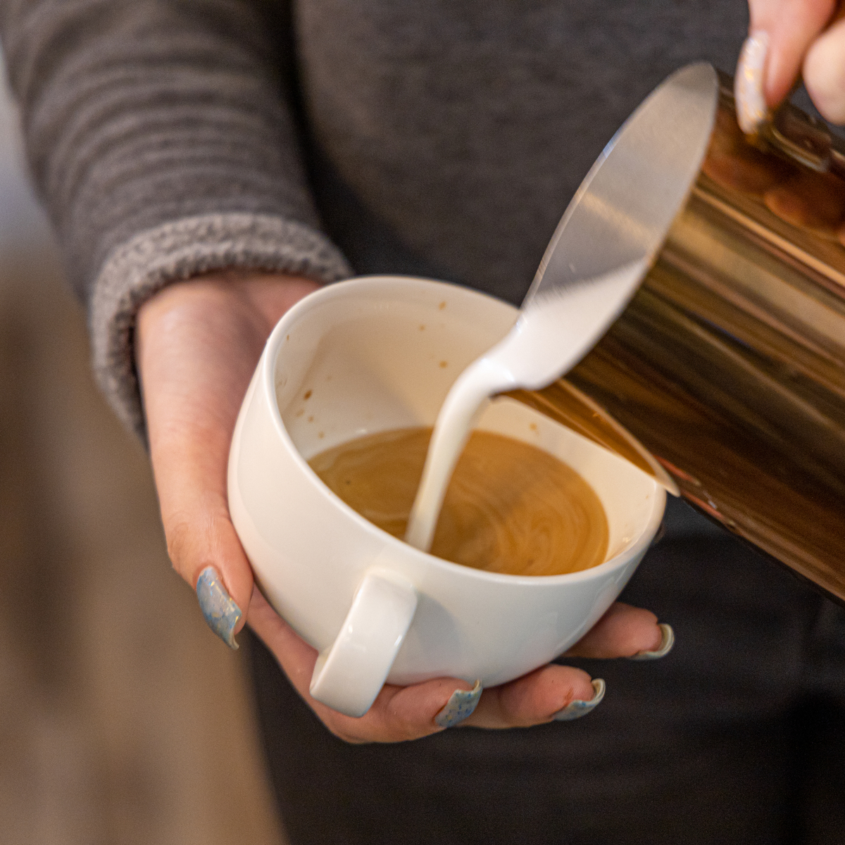 拿铁咖啡制作教程：简单步骤，在家轻松享用