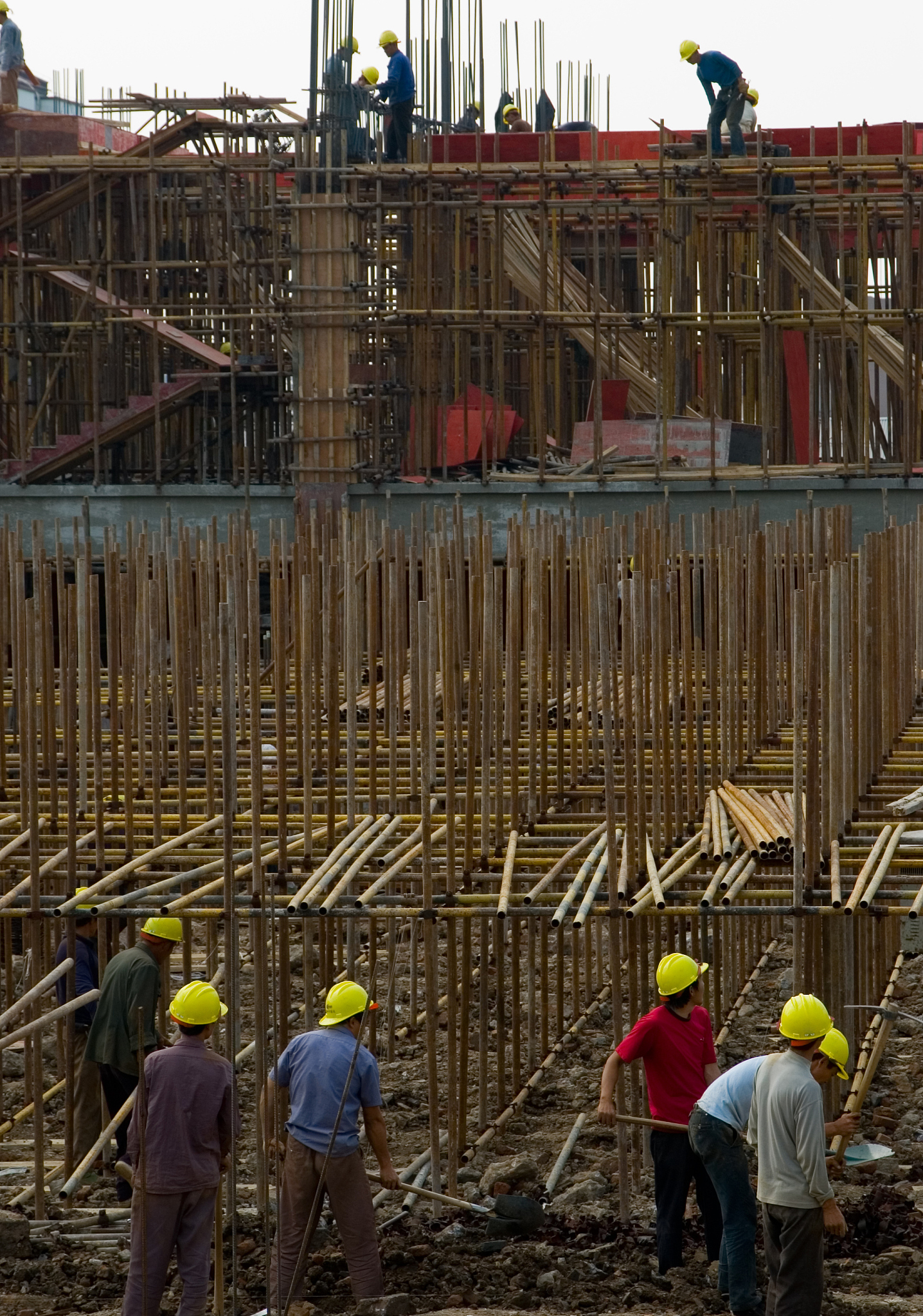 如何安全拆除混凝土模板？拆模顺序、方法及注意事项