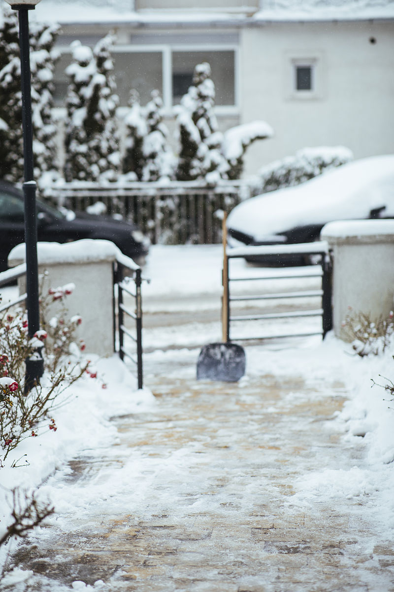 请描写一下小雪下着下着变成大雪的画面