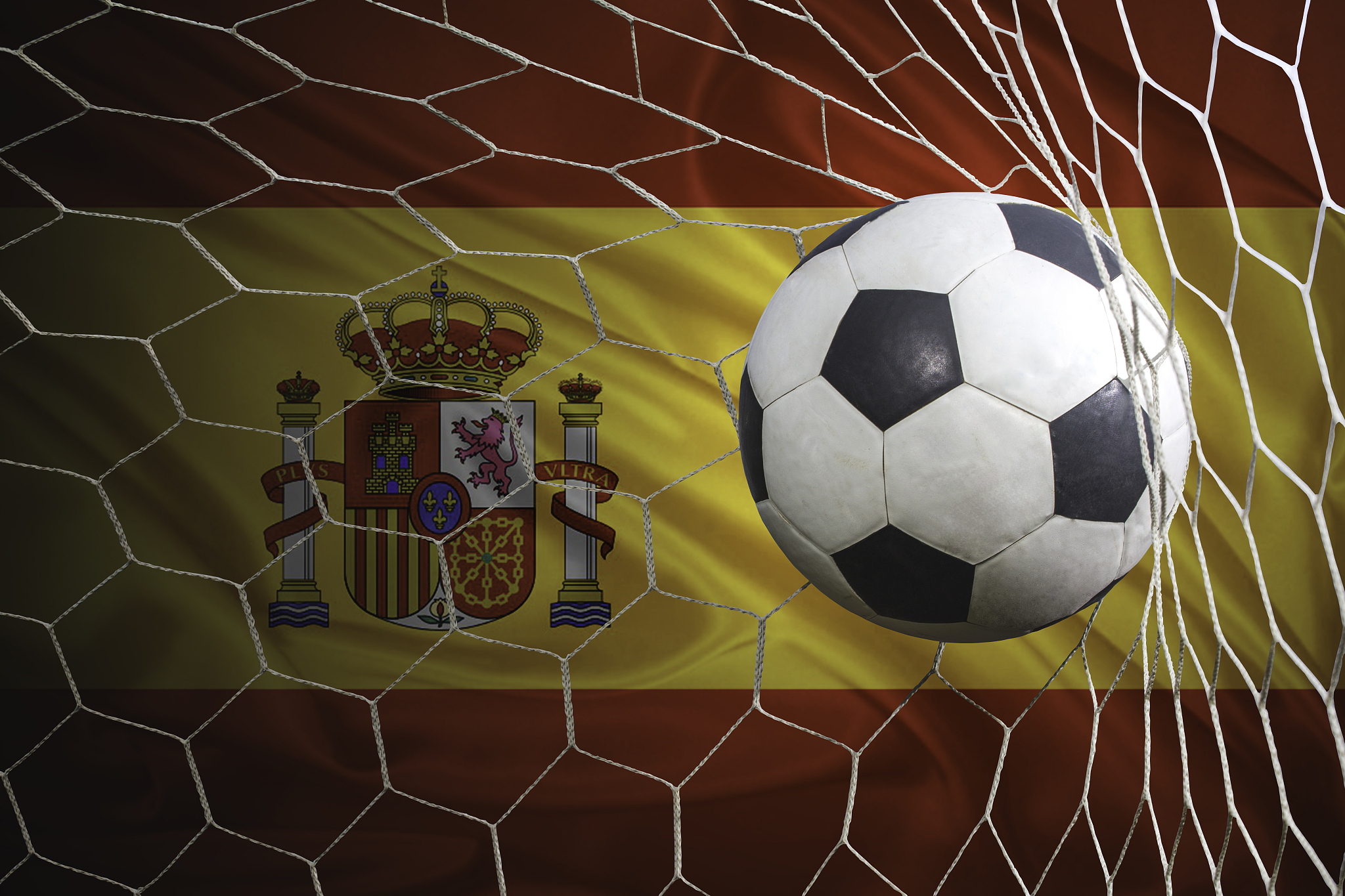 span flag and soccer ball, football in goal net