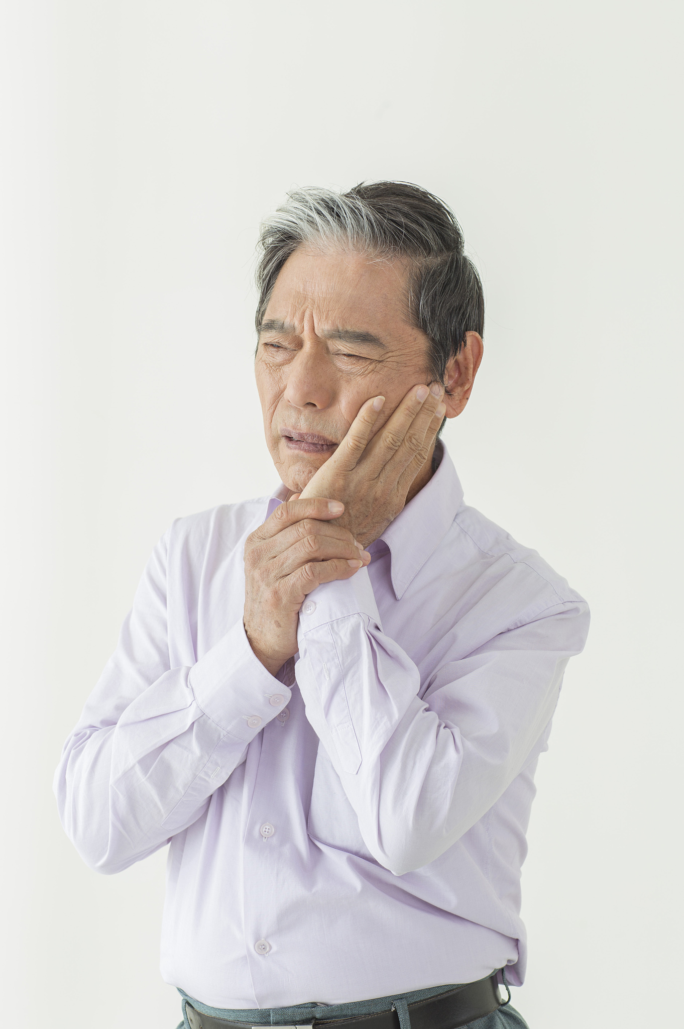 老年男人牙痛