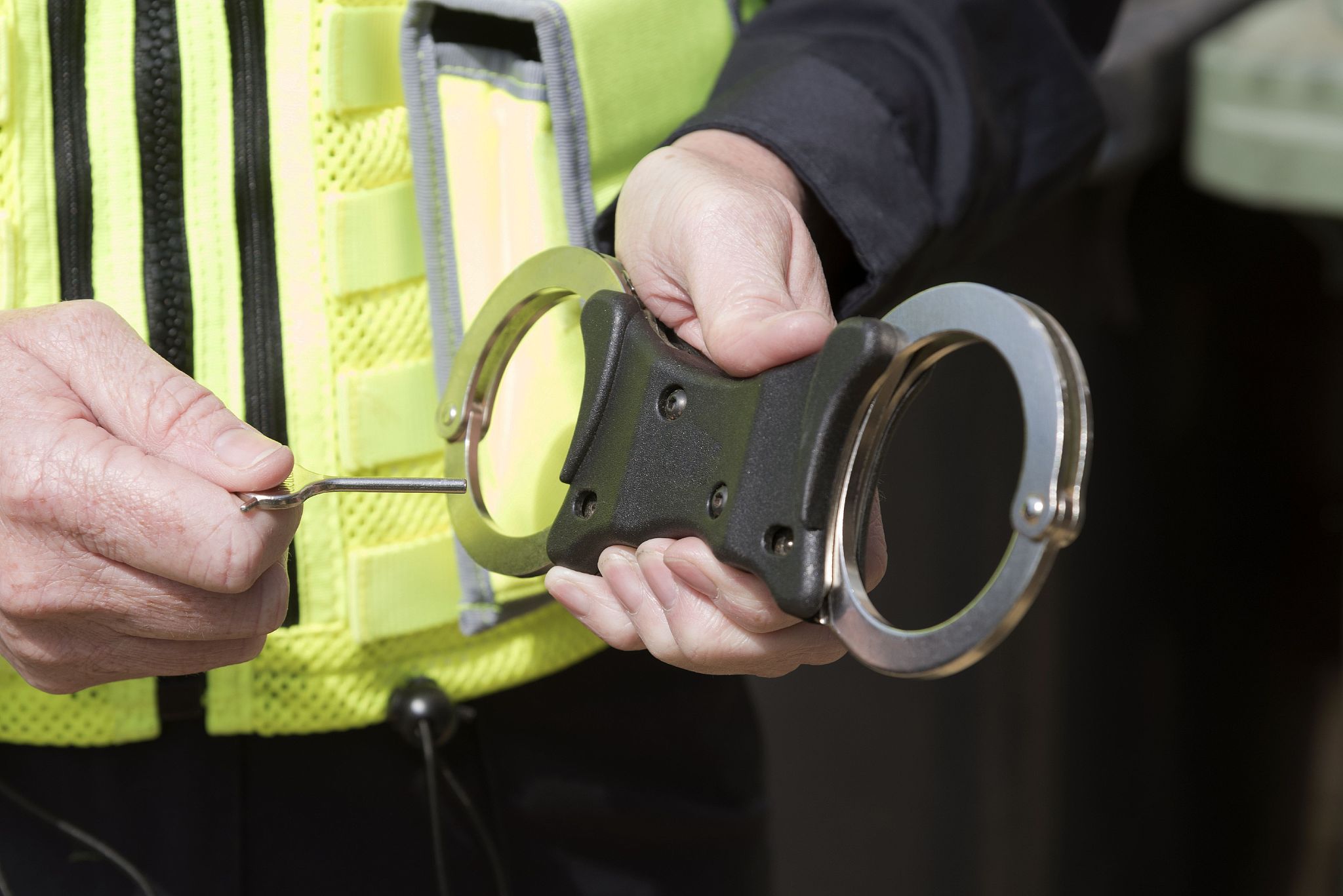 手铐的使用实训步骤及体会