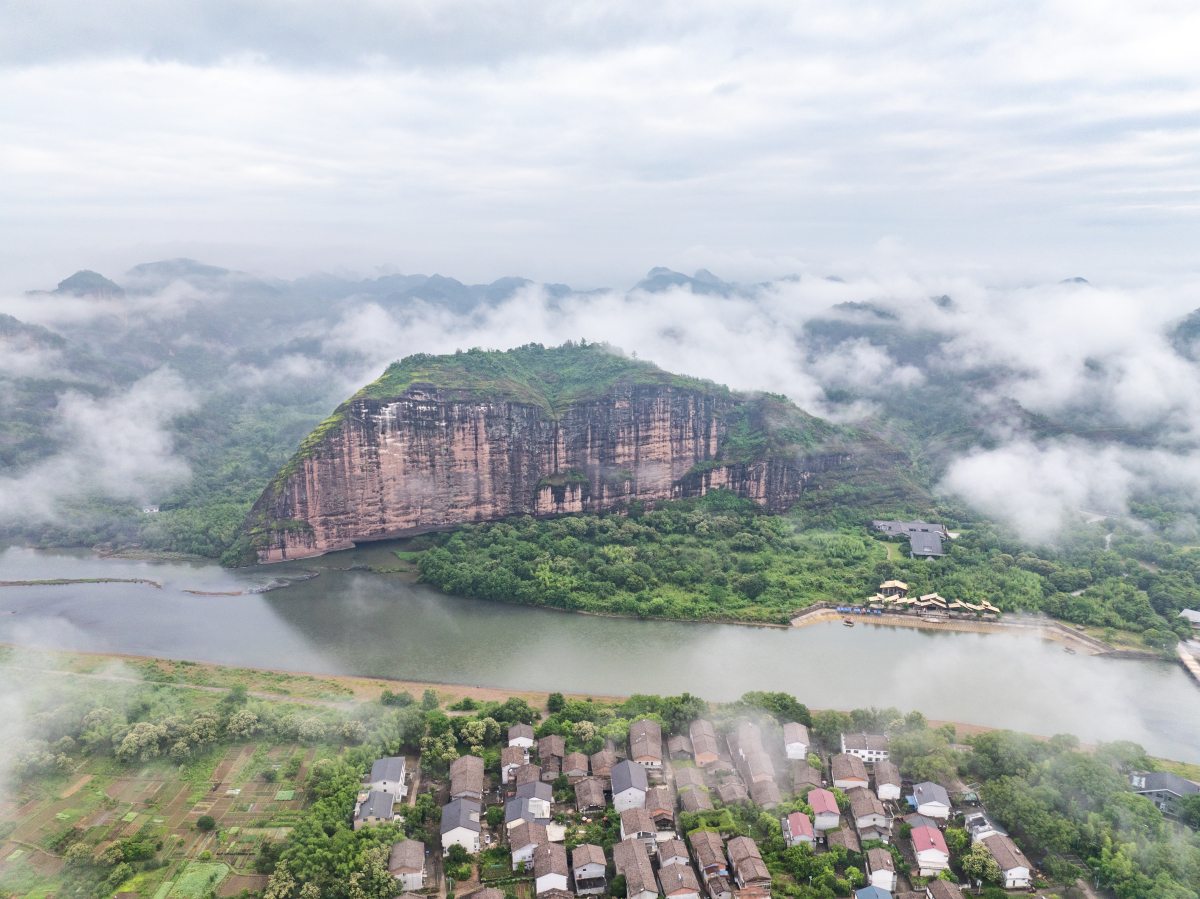 古今之旅回盼千年# 除了自然景观和道教文化,龙虎山还有一些其他的