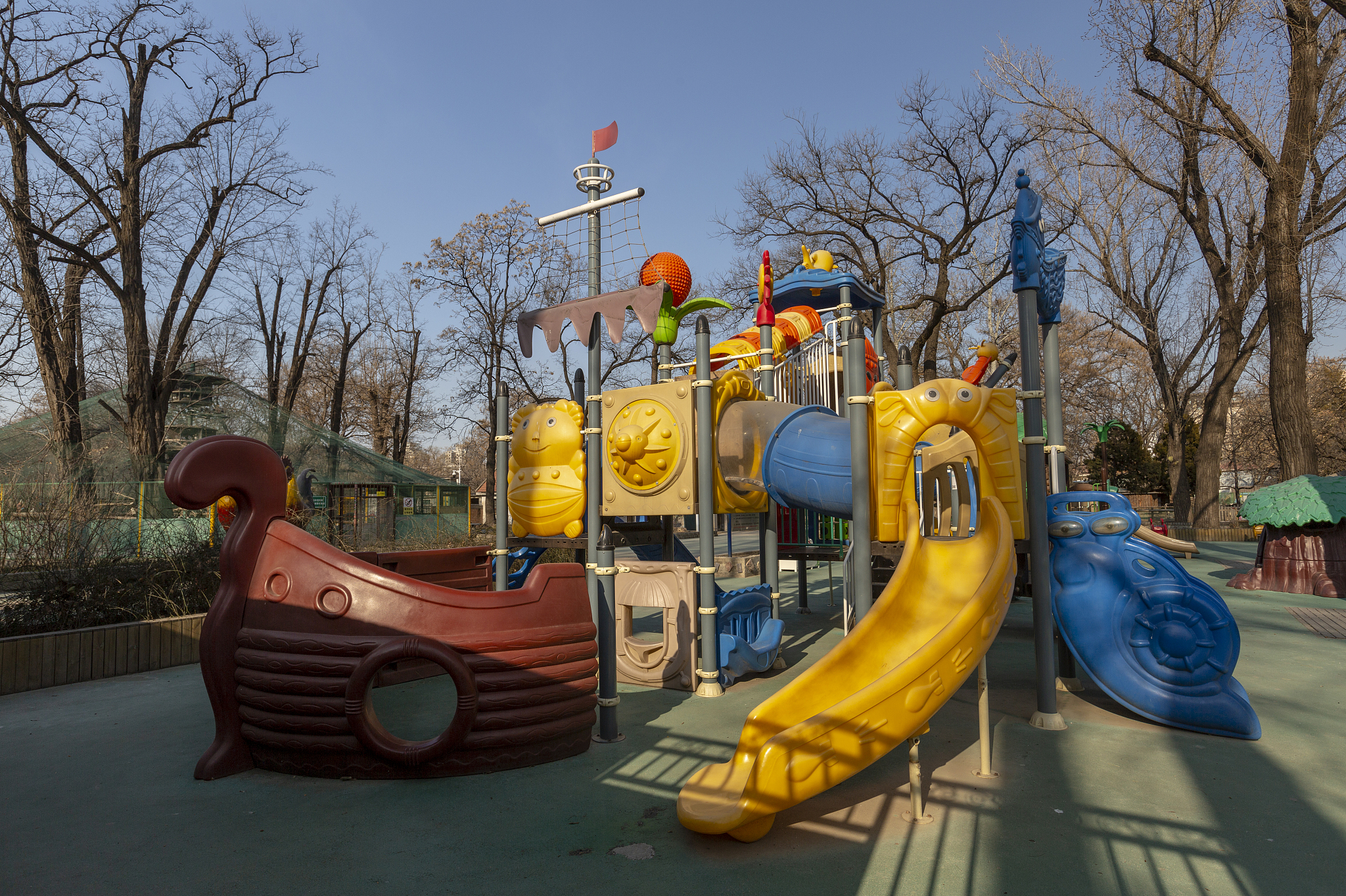 用英语写出去游乐园玩耍的过程。