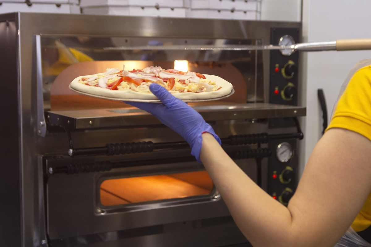 帮我写一个简单好拍的美食类短视频脚本要求结合家电卖点