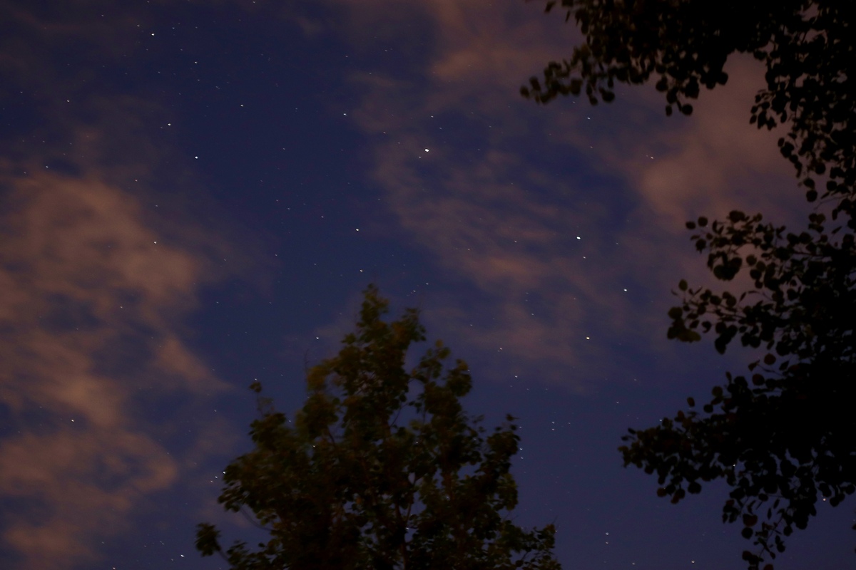 明日夜空：宁静、温馨、美丽与永恒