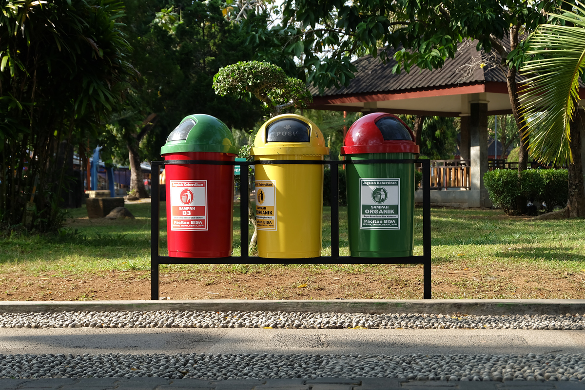 户外分类高档垃圾桶独特造型显魅力风采城市角落中默默贡献济南创高研发创新设计制造致力于专注用心打造高品质品牌匠心工艺打造户外环保城市环境的文案大全