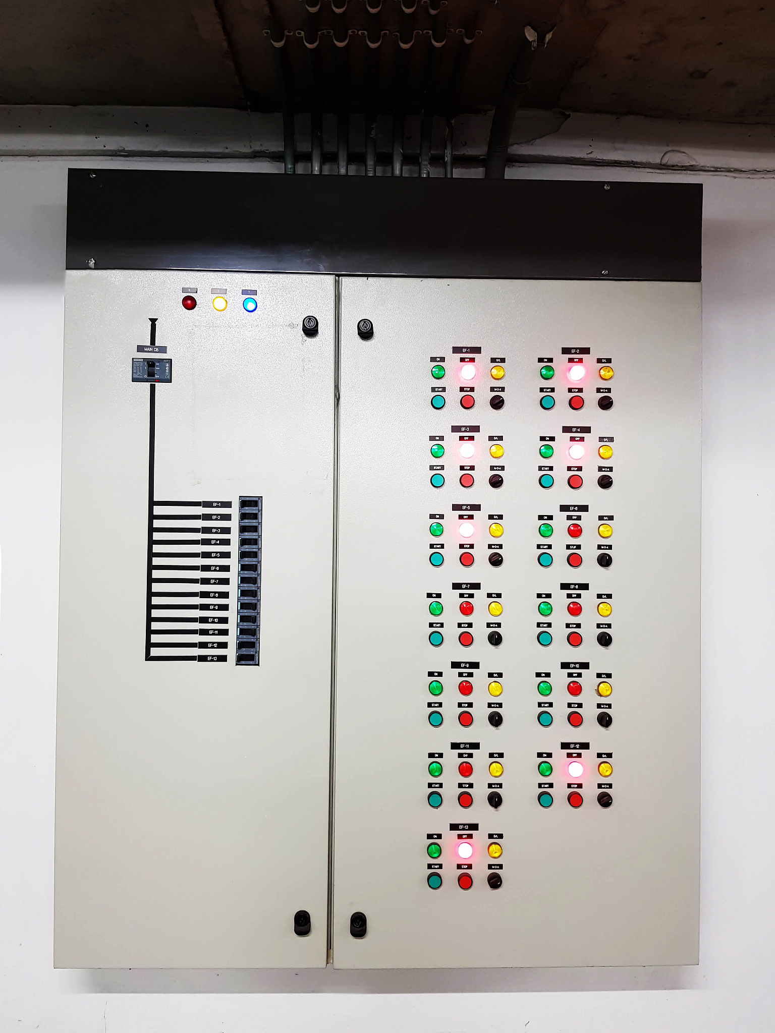 约克螺杆式制冷机组面板如何调温度 操作步骤帮我用210字详细描述