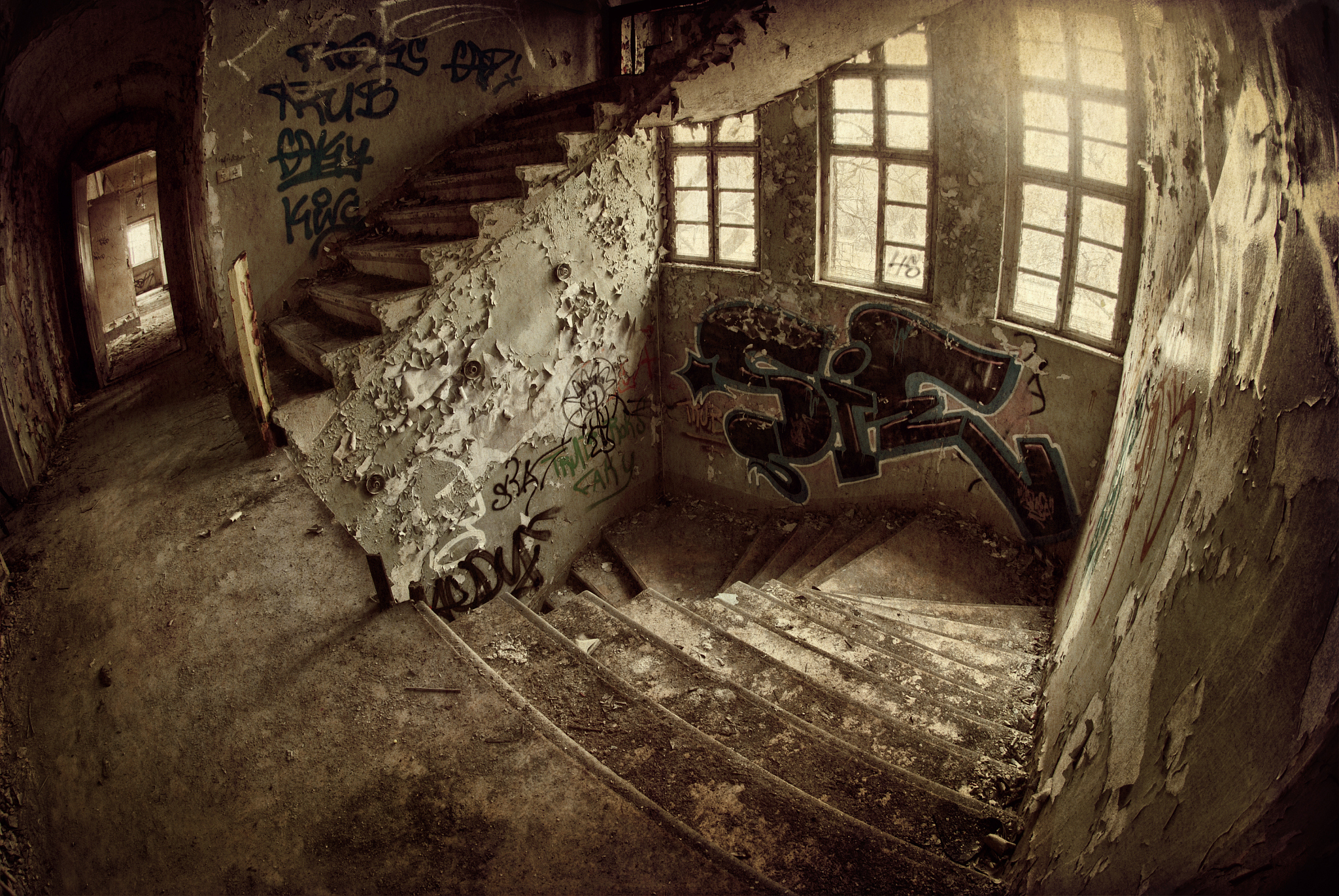 中世纪豪宅的诡异镜像：恶魔力量的传送门