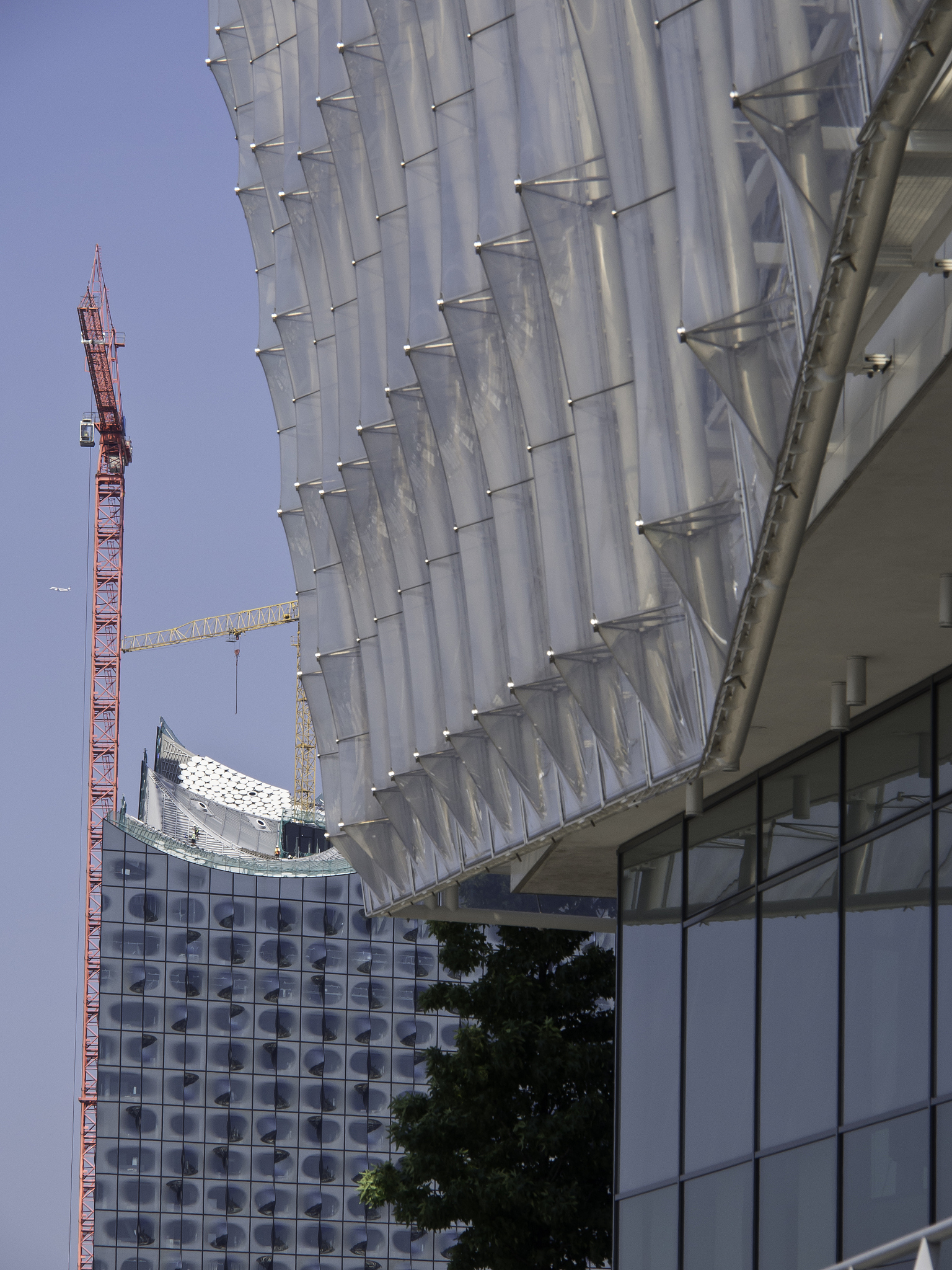 请以《基于智能结构健康监测的超高性能混凝土UHPC结构应力分析》为题写一篇研究论文要求字数不少于1000字且文章内容应充分详实结构符合逻辑无抄袭语言流畅、无语法错误。全文内容应前后对应能够准确阐述作者观点。