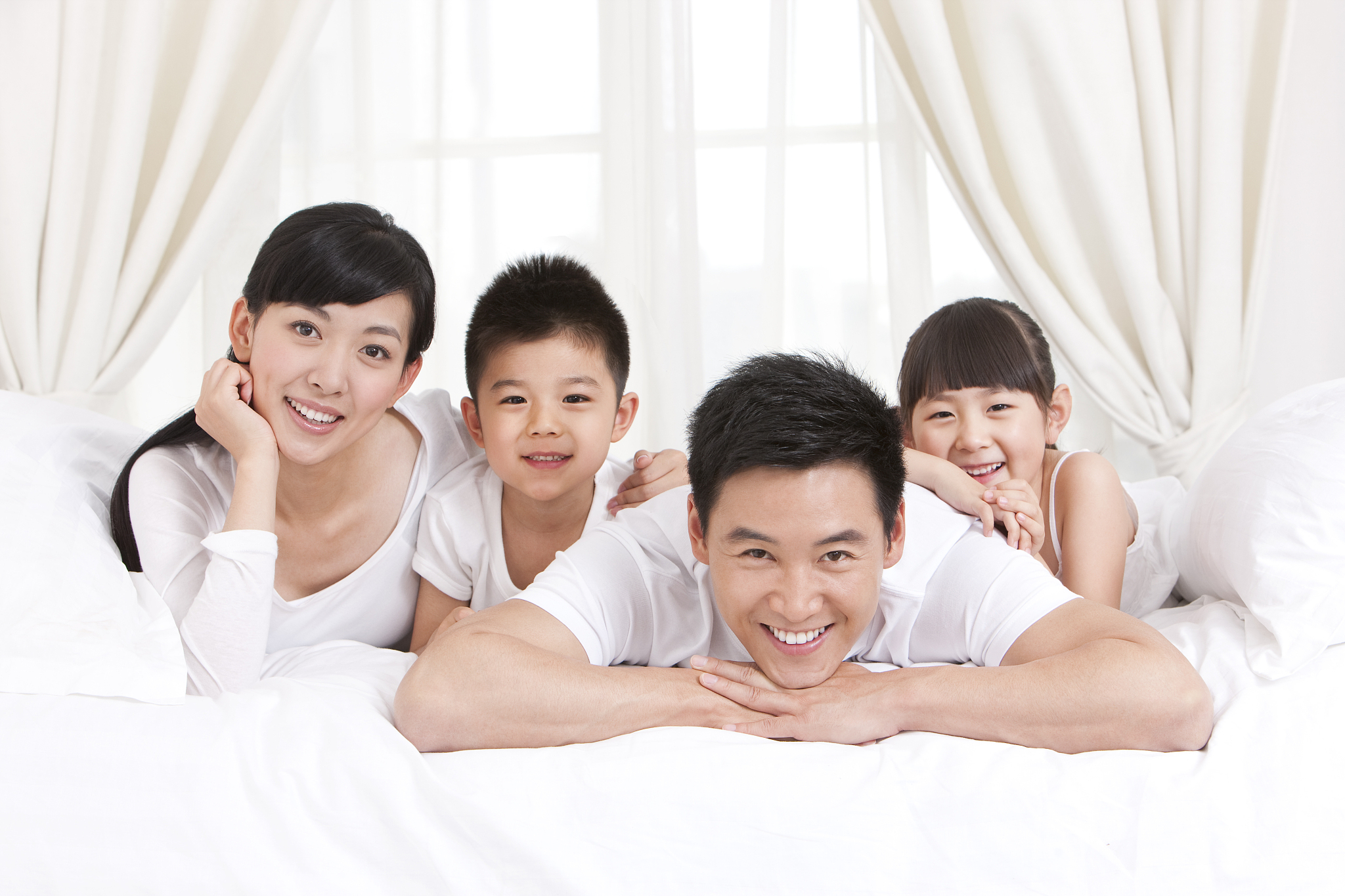 父亲的沉默：高价彩礼与病床上的母亲