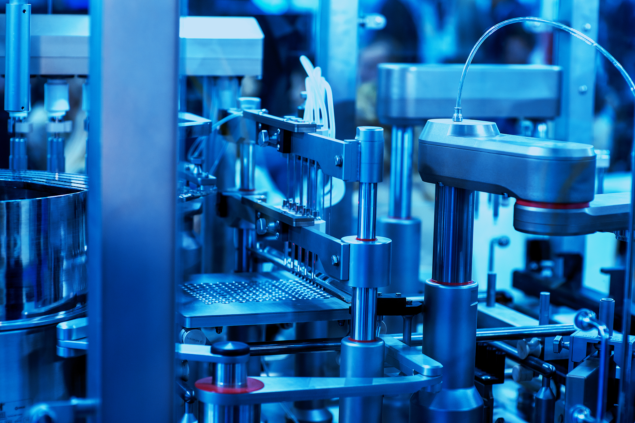 请为我提供10个现实中存在的宜昌市民营企业的技术需求，需要包含技术需求发布企业名称、需求技术的名称、具体技术需求描述三个部分，且技术需求描述部分不少于100字