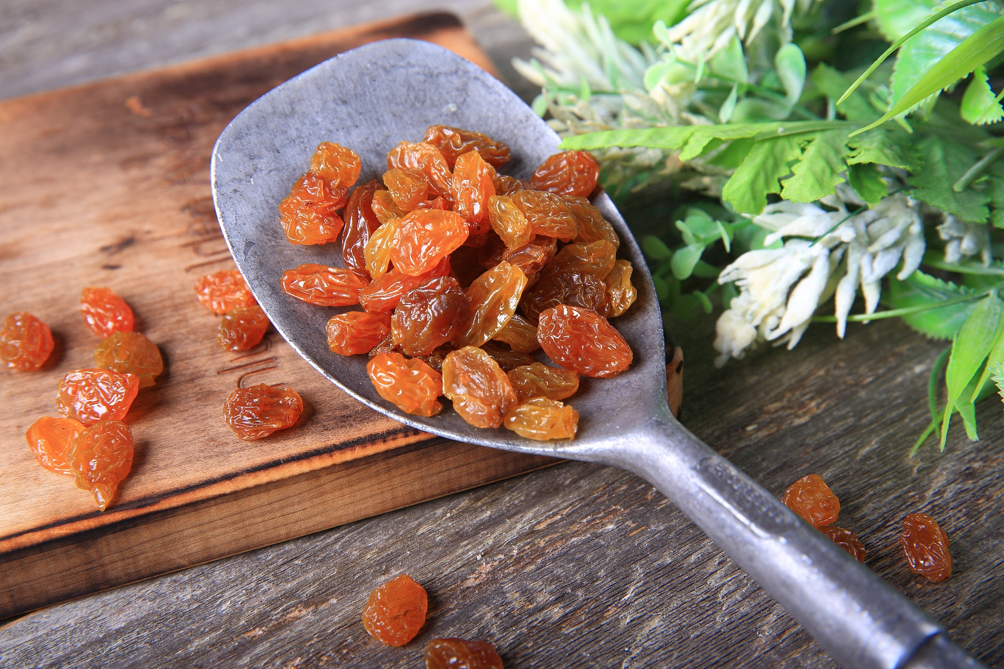 golden raisins