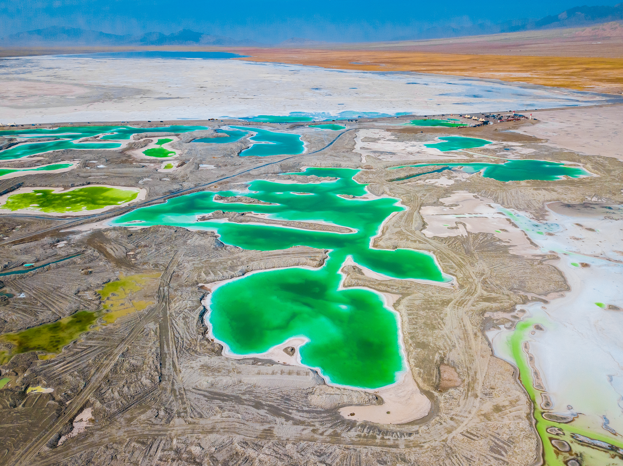 巴丹吉林沙漠湖泊面积：探寻沙漠绿洲的奥秘