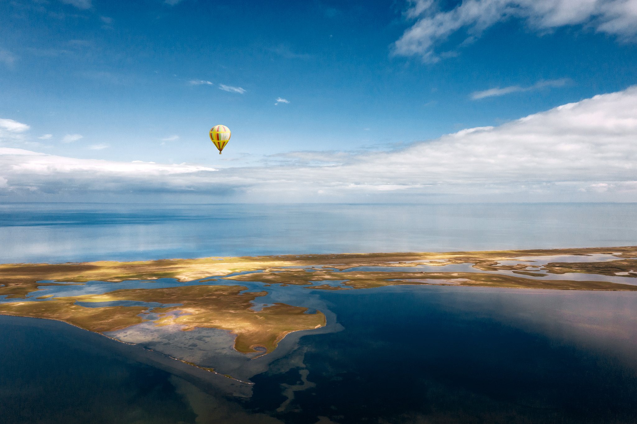 扮演一名旅游博主写篇800字你所不知道的远方 都是值得一去的天堂。的文章文章不要有地域
