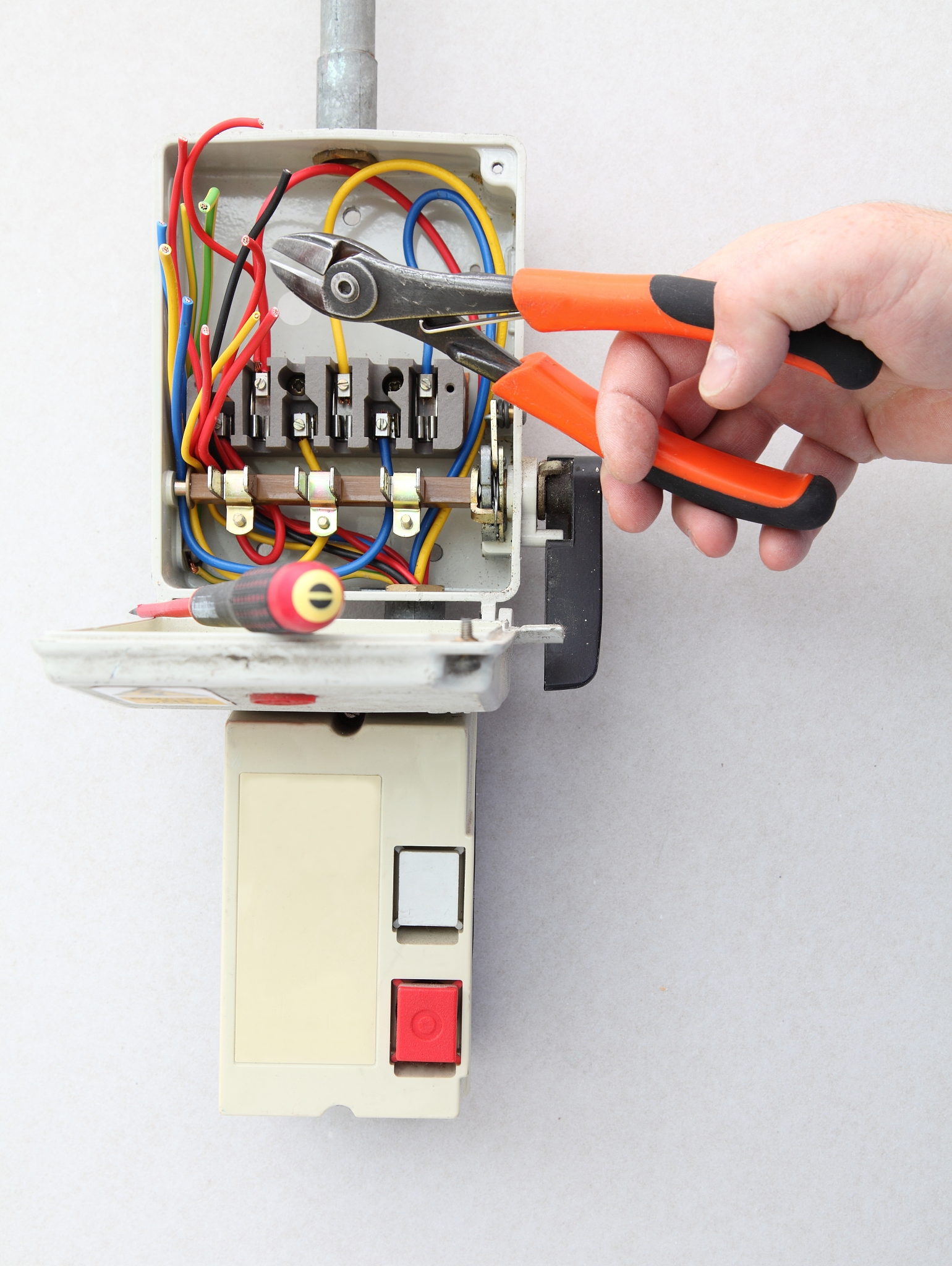 380V 负载接线：三相还是单相？