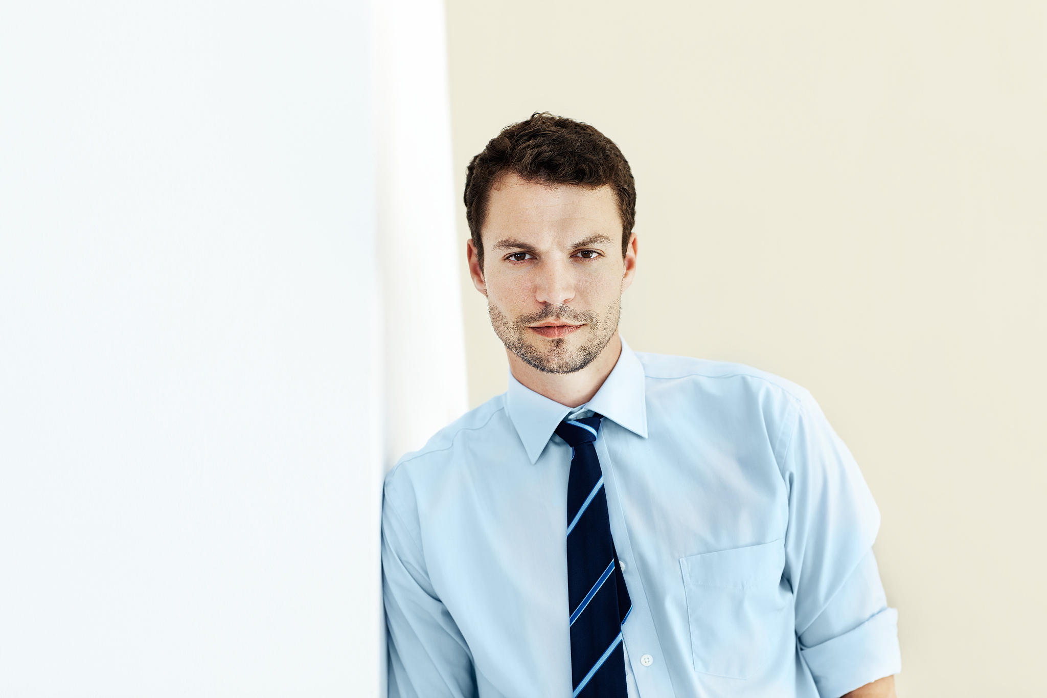 最后国防教育课程让我更加了解自己。在课程中我们学习了很多关于领导力、团队合作和自我管理的知识。这些知识让我更加了解自己的优点和缺点并帮助我更好地发挥自己的潜力。我认为这些知识对于我未来的职业发展和人生规划也是非常有帮助的。