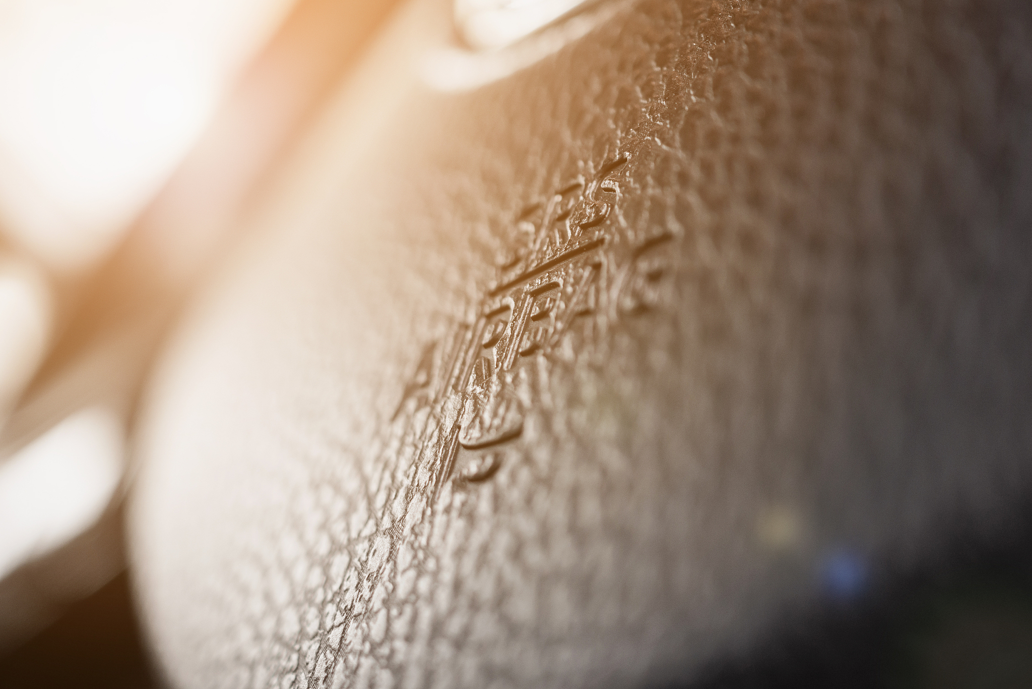 safety airbag sign on car steering wheel with horn icon