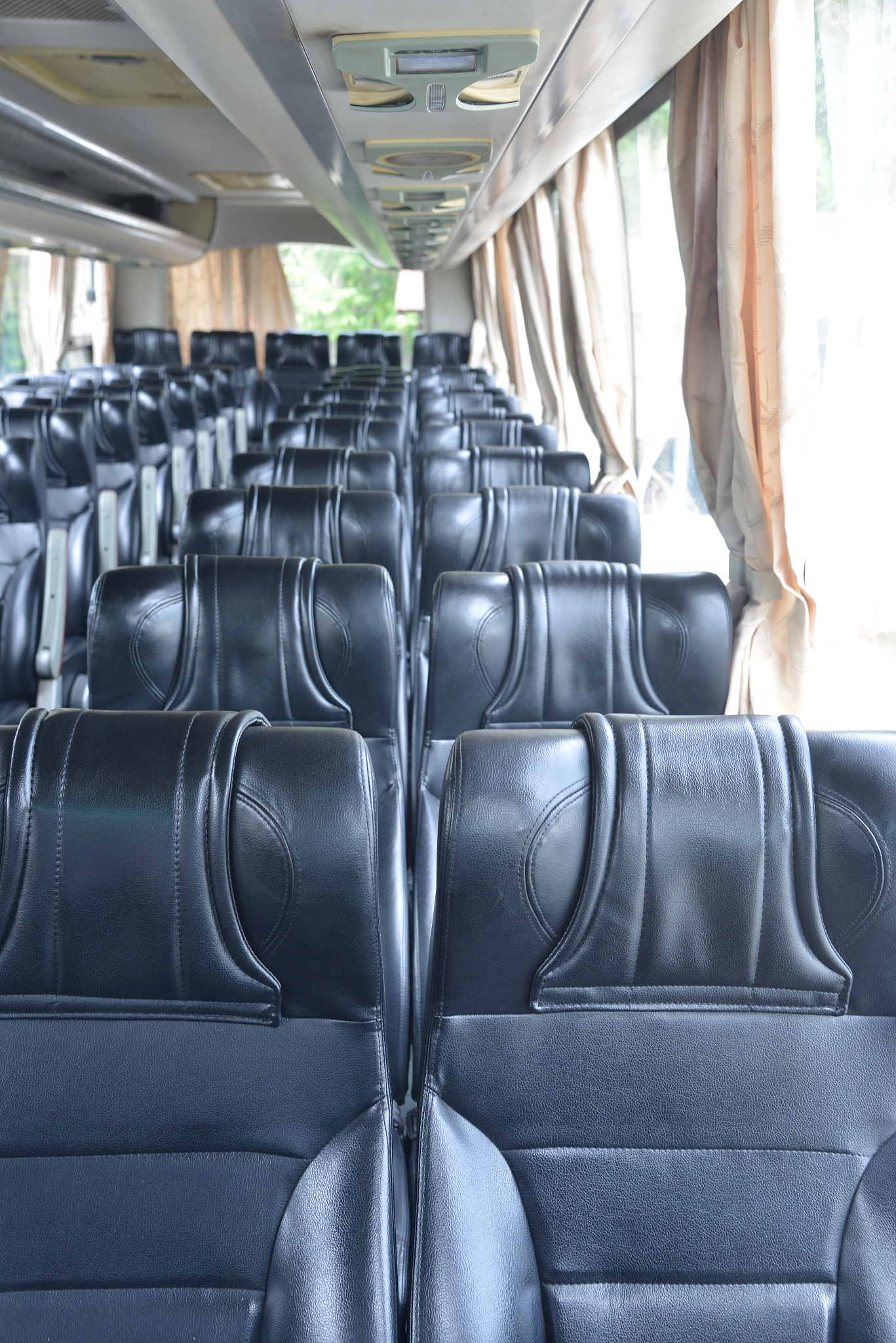 大巴车和小巴车分别有多少个座位？ - Passenger Seats on Buses