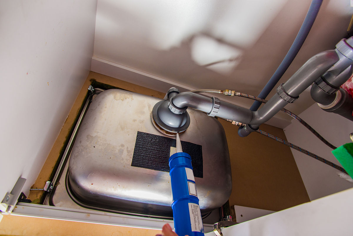 安装热水器 进出水口角阀位置太高了 有什么办法嘛 就安装在角阀的位置 到顶才30