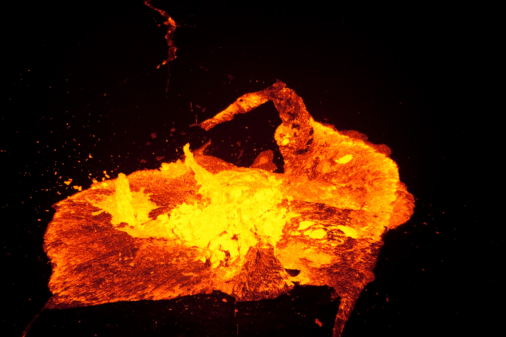 火山形成原因：板块构造、岩浆活动、热点及更多