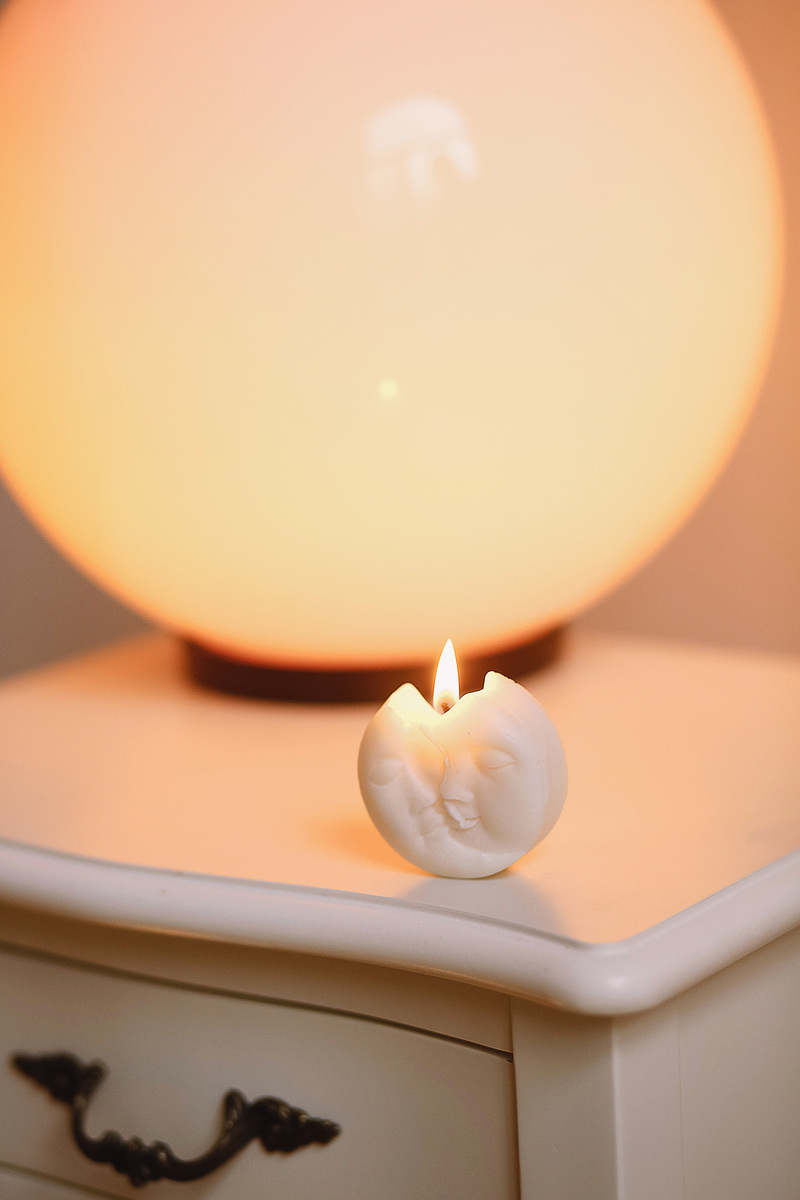 香氛蜡烛：文艺之美，点亮心灵的宁静