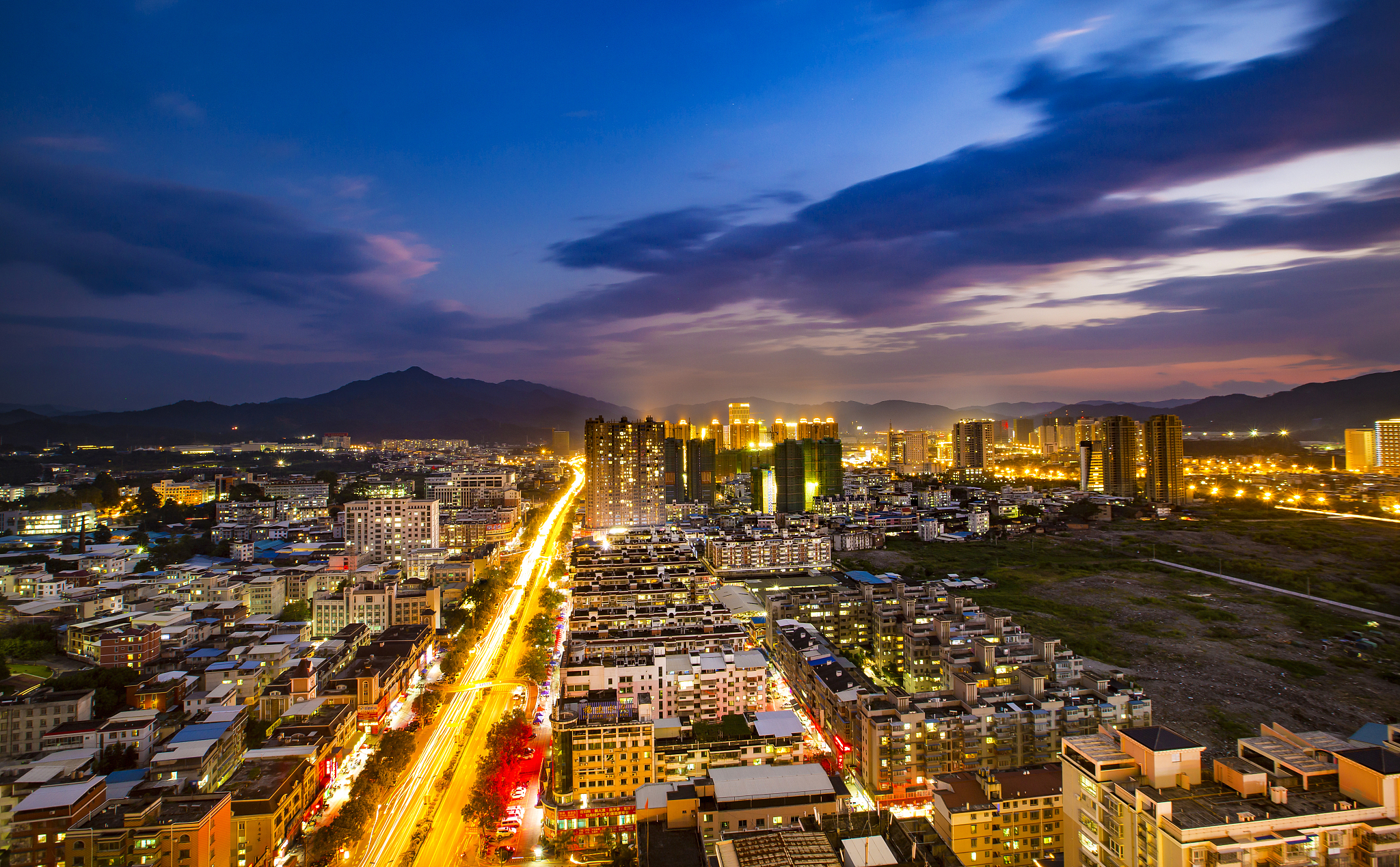 小城夜色