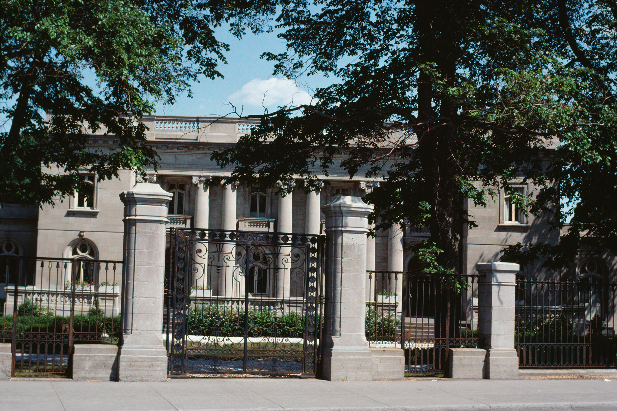 neocolonial building