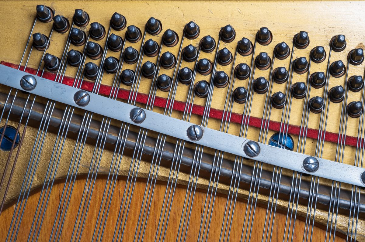 斧头劈钢琴会造成什么后果？