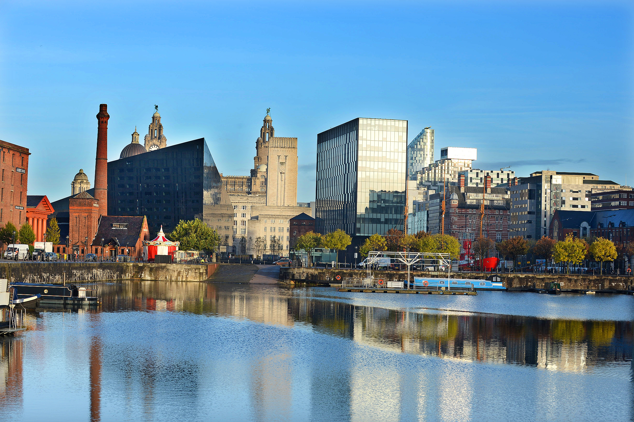 利物浦 - 英国历史悠久的港口城市，文化、音乐和足球的中心