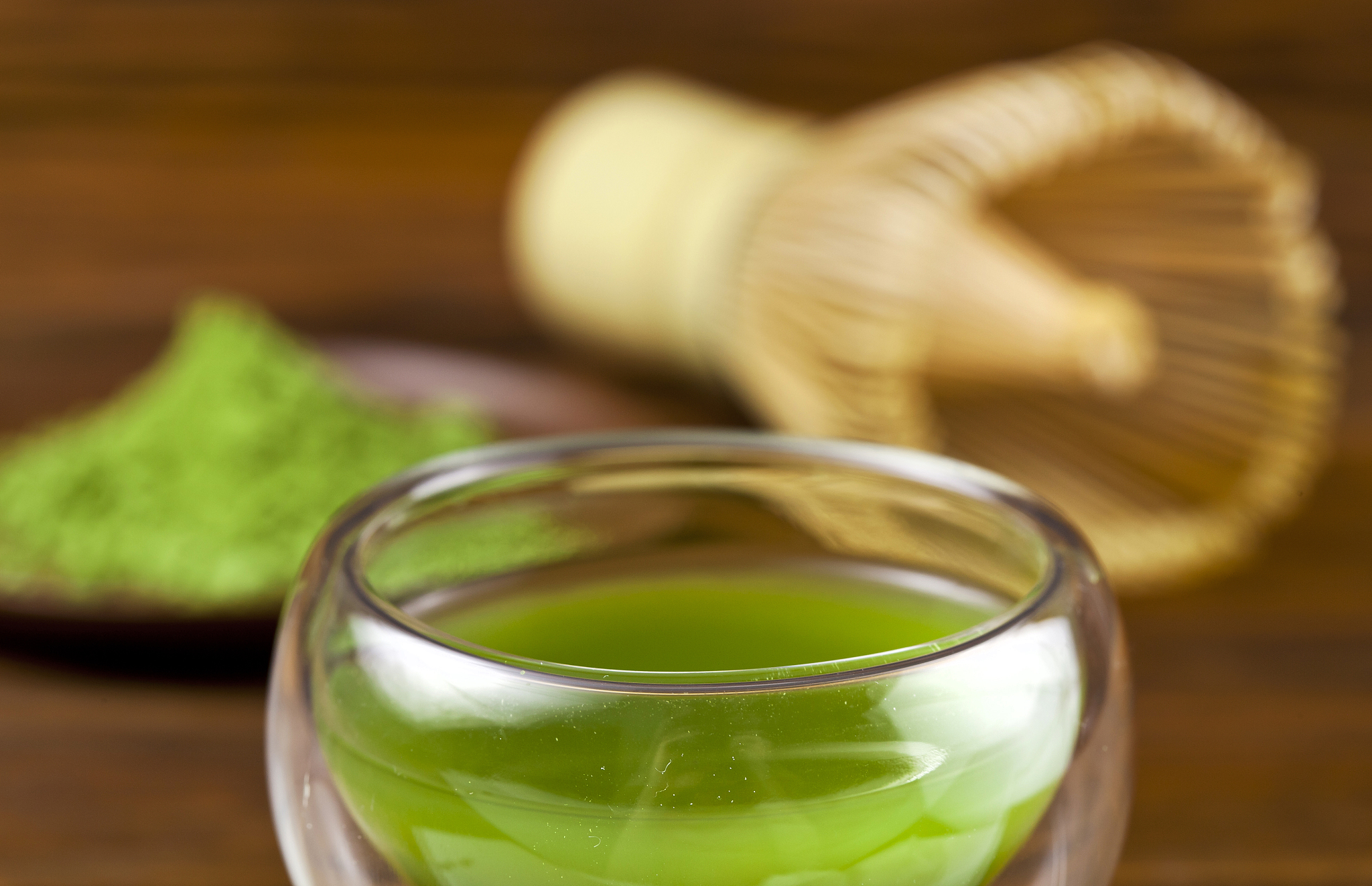 绿茶油性大吗？解析绿茶油脂含量和健康功效