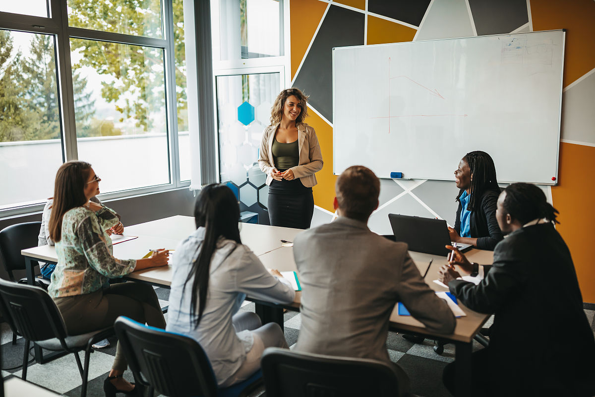 半年银行工作 + 5 年半高校教学：我如何利用这些经历申请劳伦森大学MBA项目？