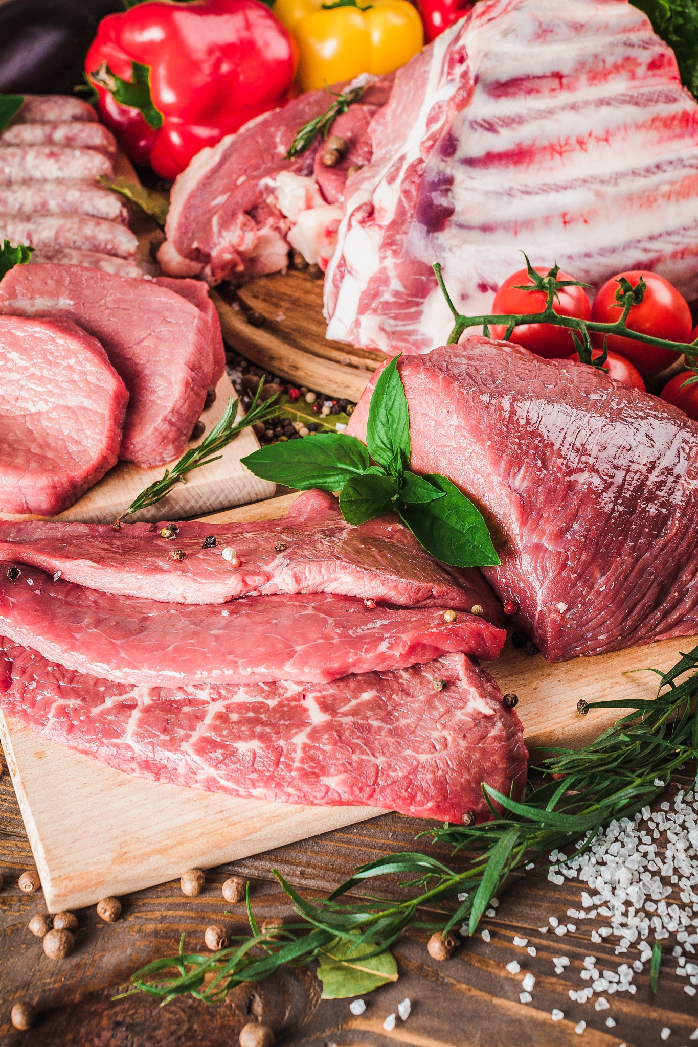 牛小排的美味形容词 - 鲜嫩多汁、肉质饱满、香气扑鼻