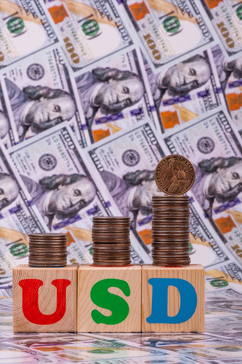 美国硬币,usd的缩写,由儿童方块和100美元钞票组成