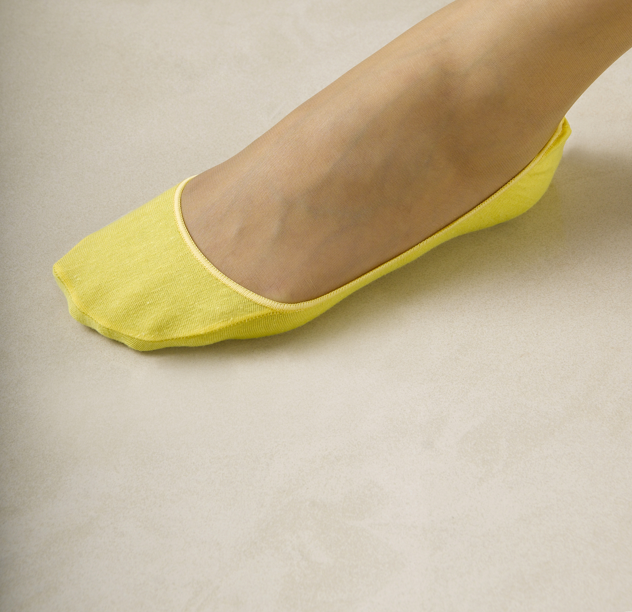 袜子材质与种类：运动、隐形、踝、中筒、长筒、丝袜、毛袜、底垫袜 - 详细指南