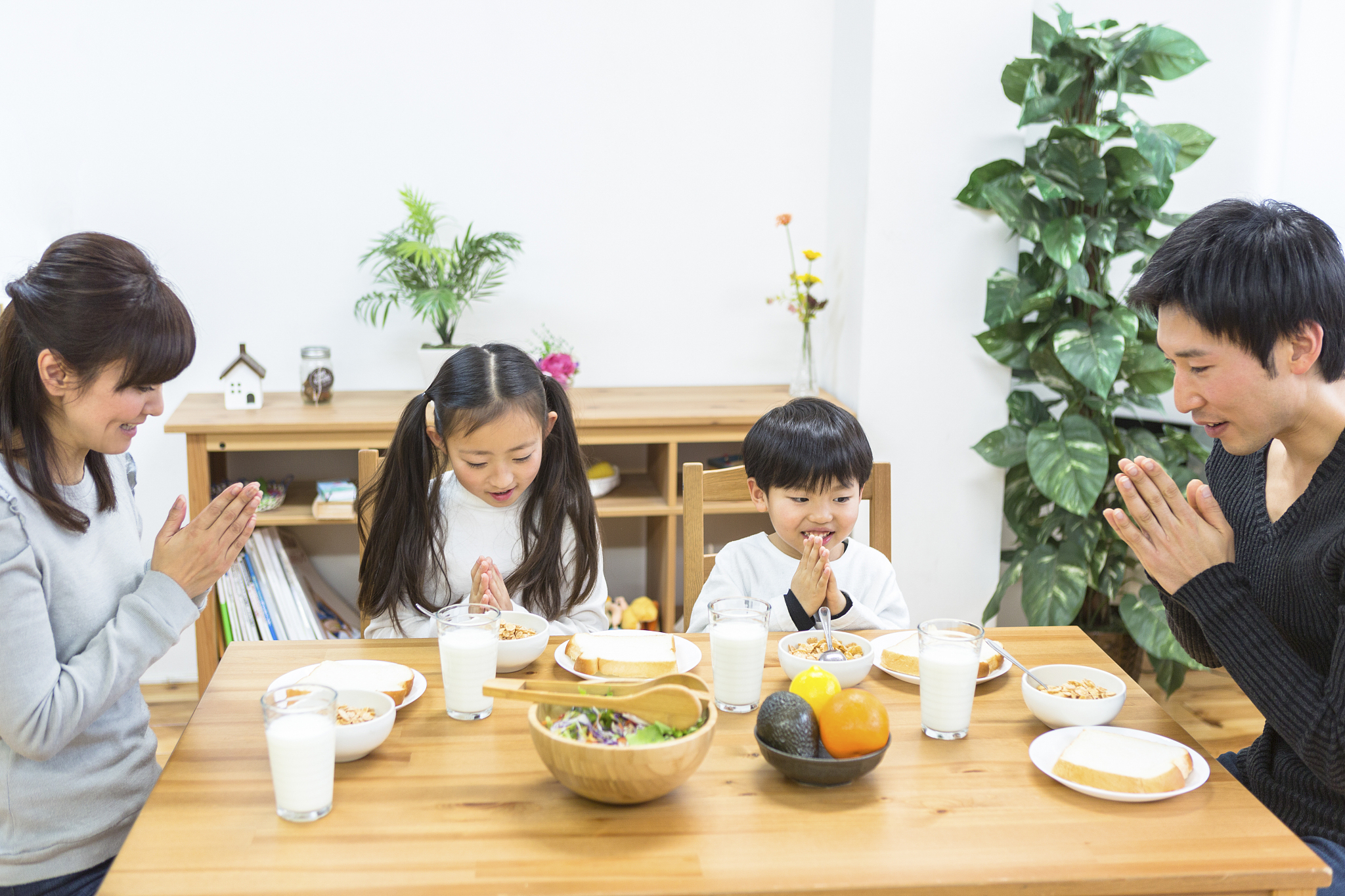 环境对儿童发育有那些影响？怎样改善儿童的环境？