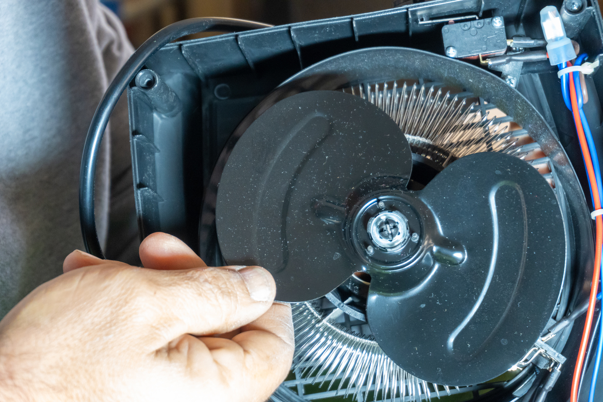 电脑风扇高速运转怎么办？