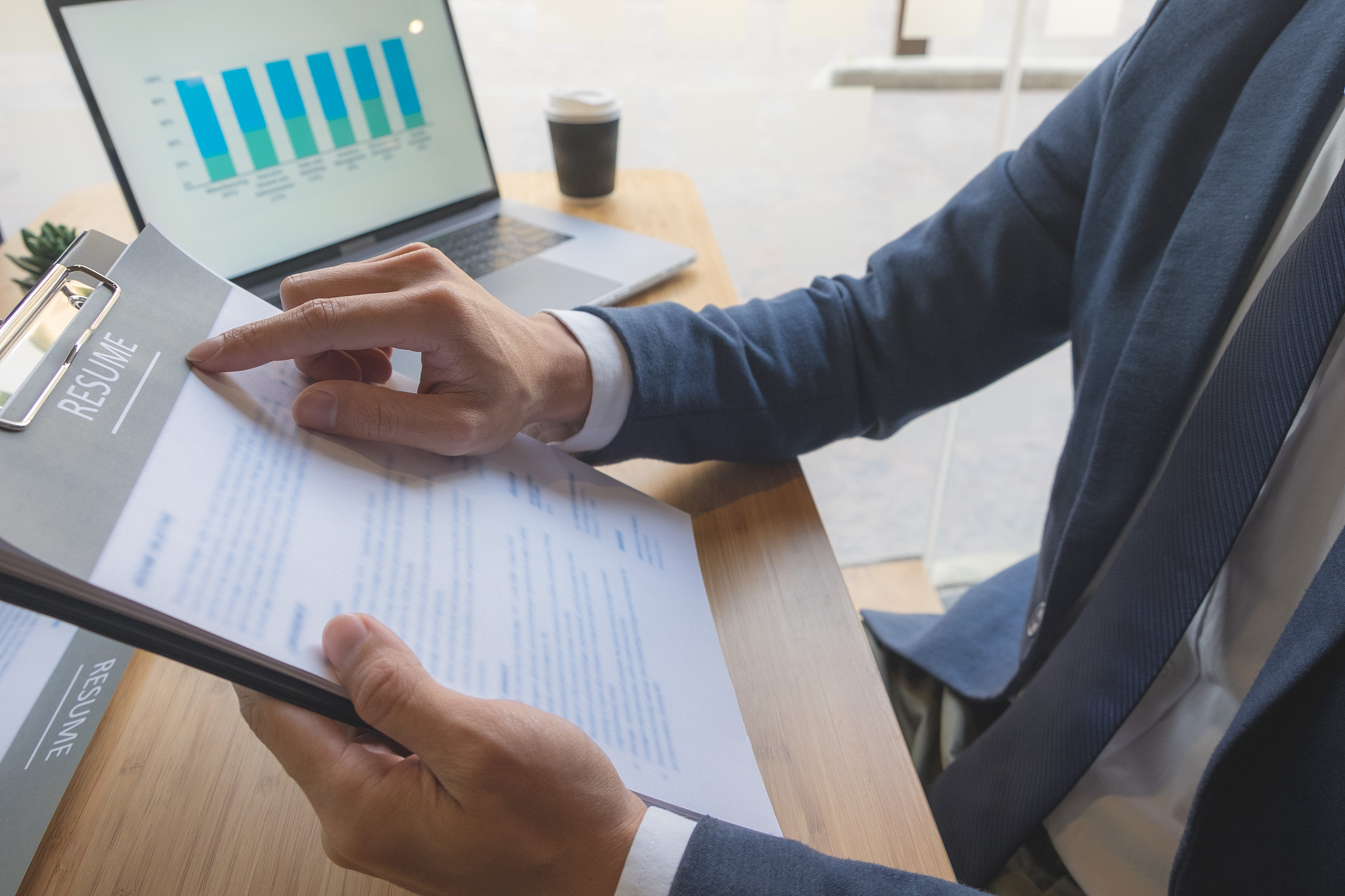 双人主持人面试稿件：展现才华与合作精神