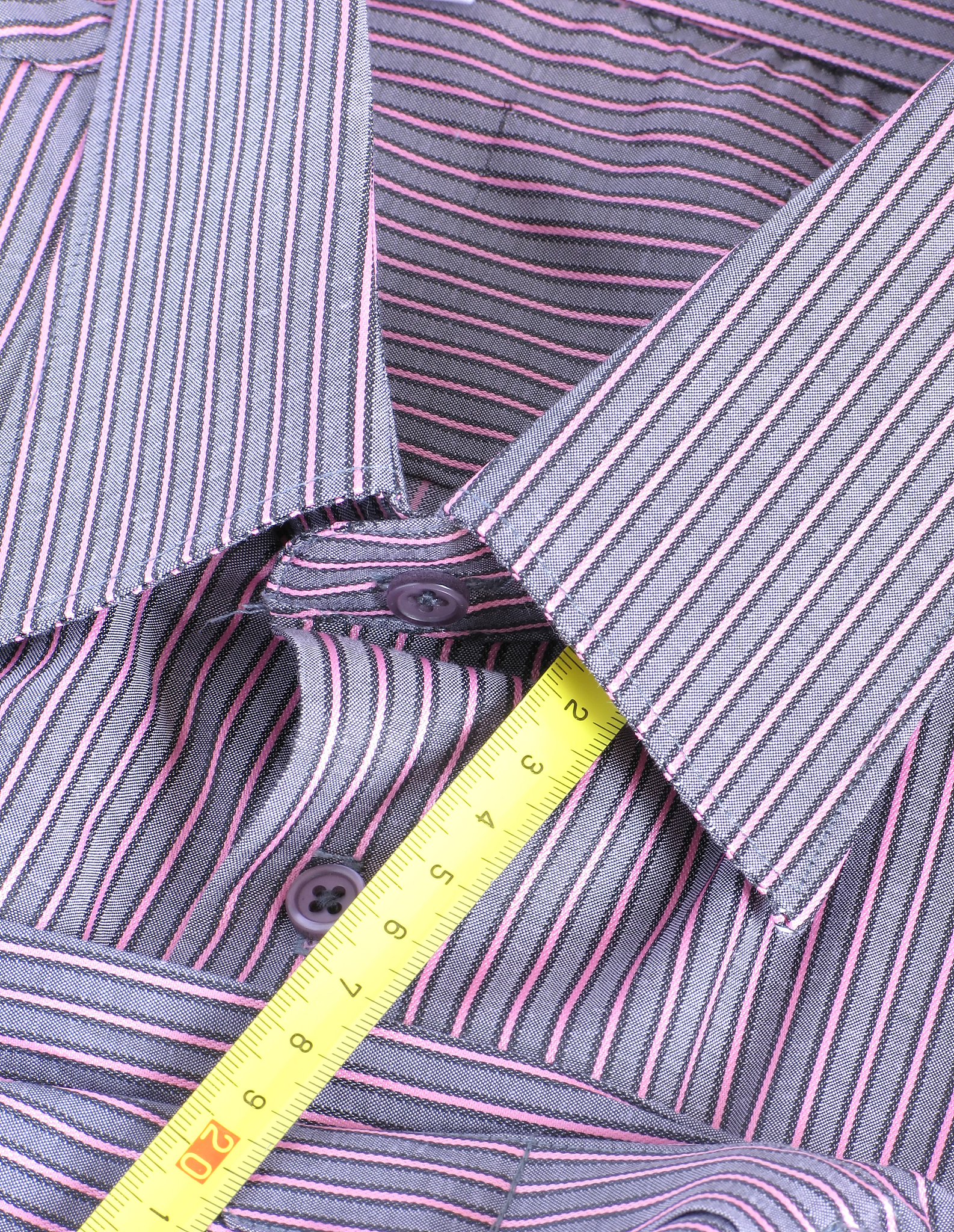 阿迪达斯衣服材质：针织和梭织哪个更多？