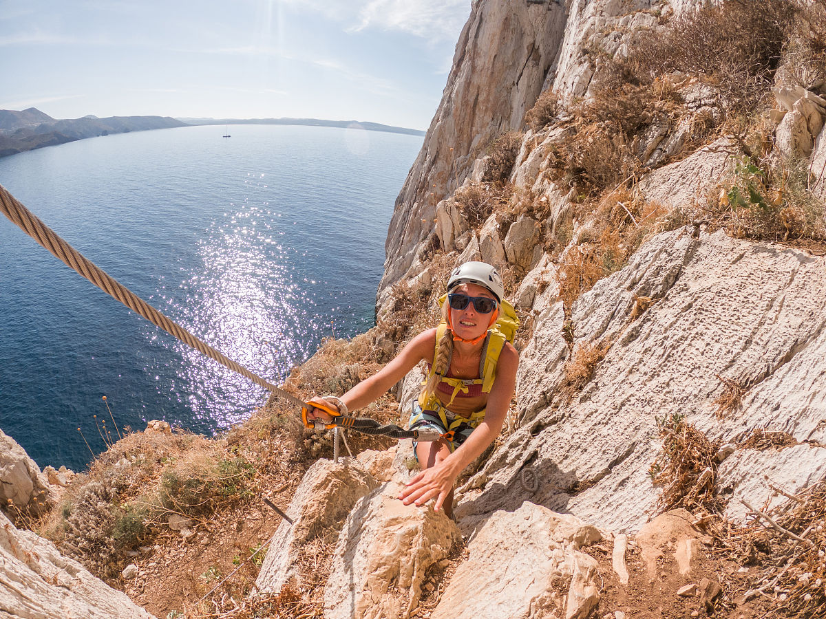 使用户外达人的口吻编写篇1200字你觉得玩户外和旅游是一回事吗？文章需和读者互动