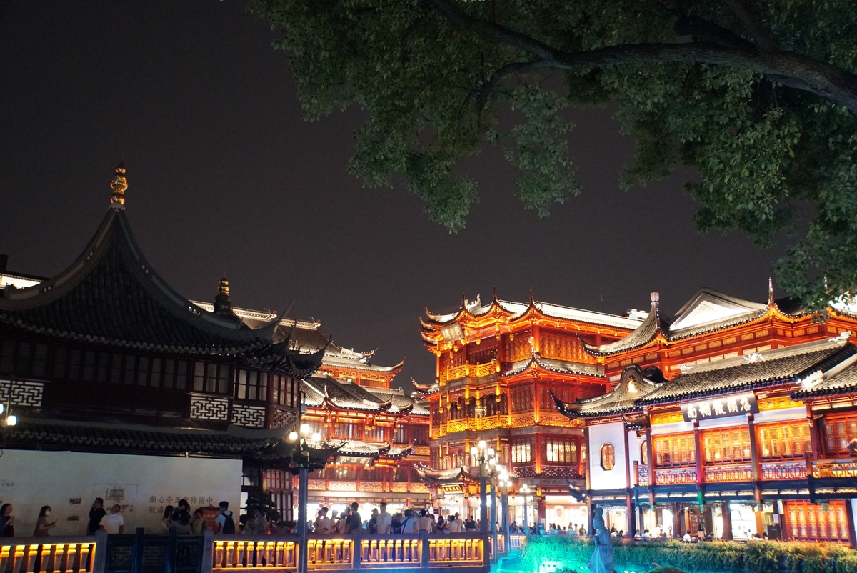 上海城隍庙：历史悠久，香火旺盛的上海文化地标