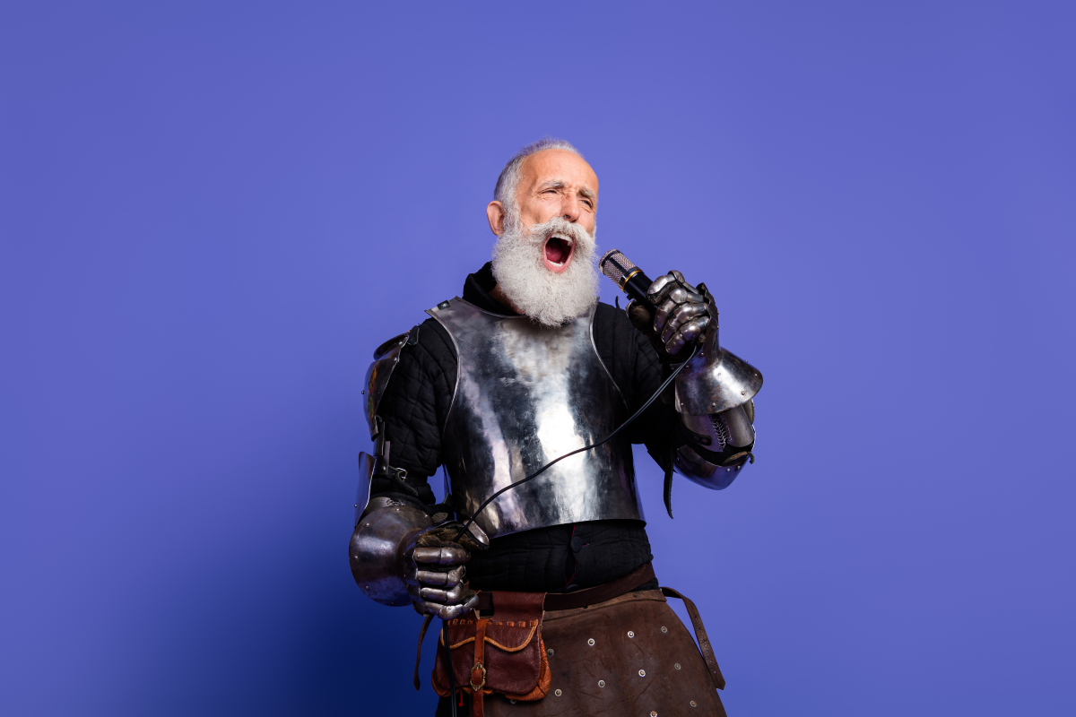 帮我设计一个眼神锐利的骑士