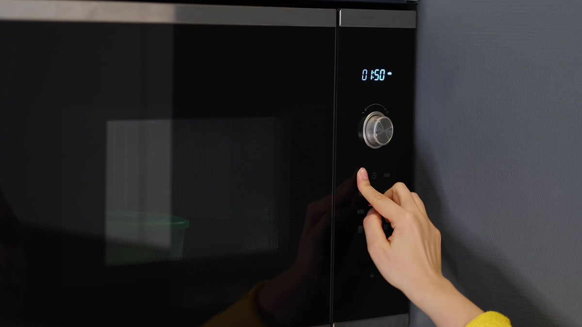 微波炉热饭菜经常吃对身体有没有影响?，