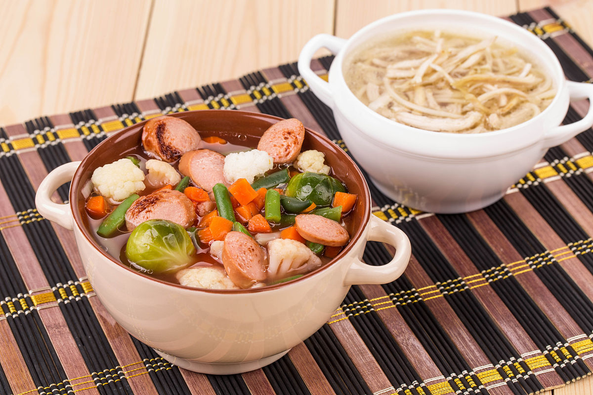 不吃甜的 要有一丢丢主食和肉和菜 有点头疼有点感冒 帮我生成我想吃什么