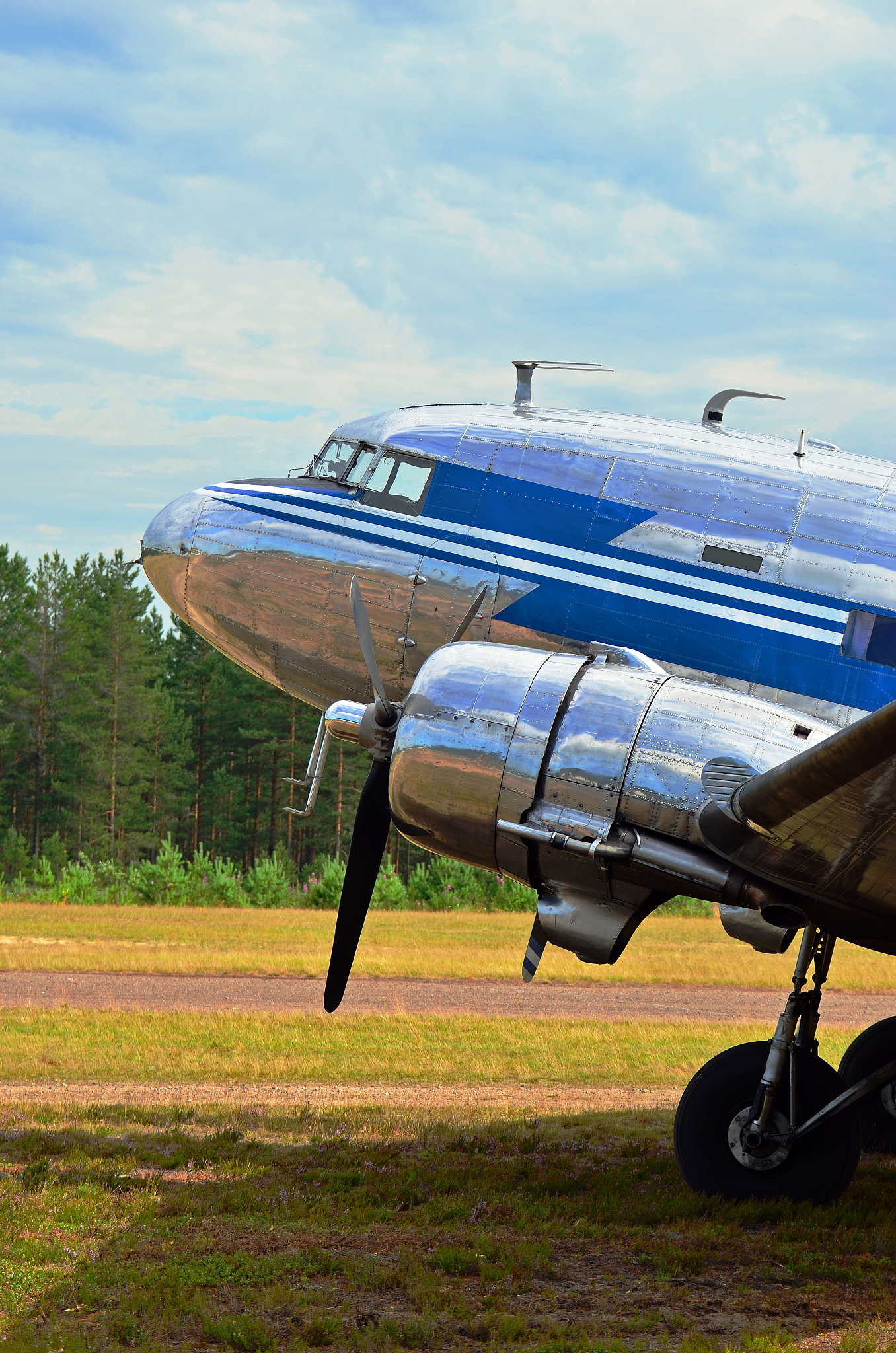 西安蓝天科技学校航空服务专业招生指南 | 培养航空服务人才的摇篮