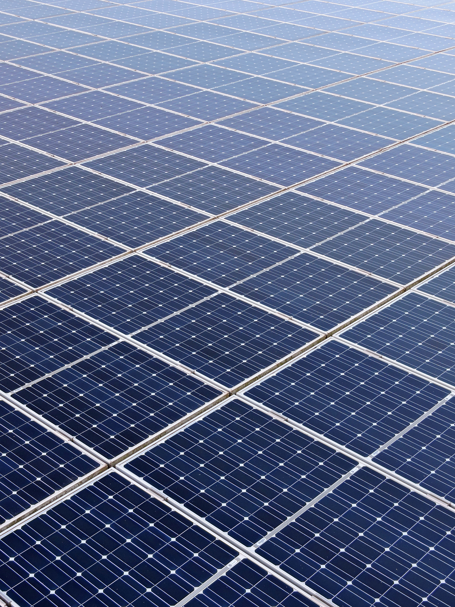 300W 太阳能板 12V 每天发电量多少度？