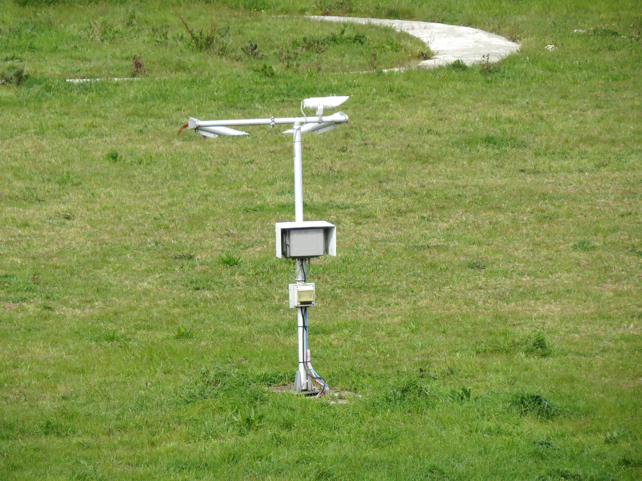 草地气候数据收集方法：气象站、遥感、无人机等