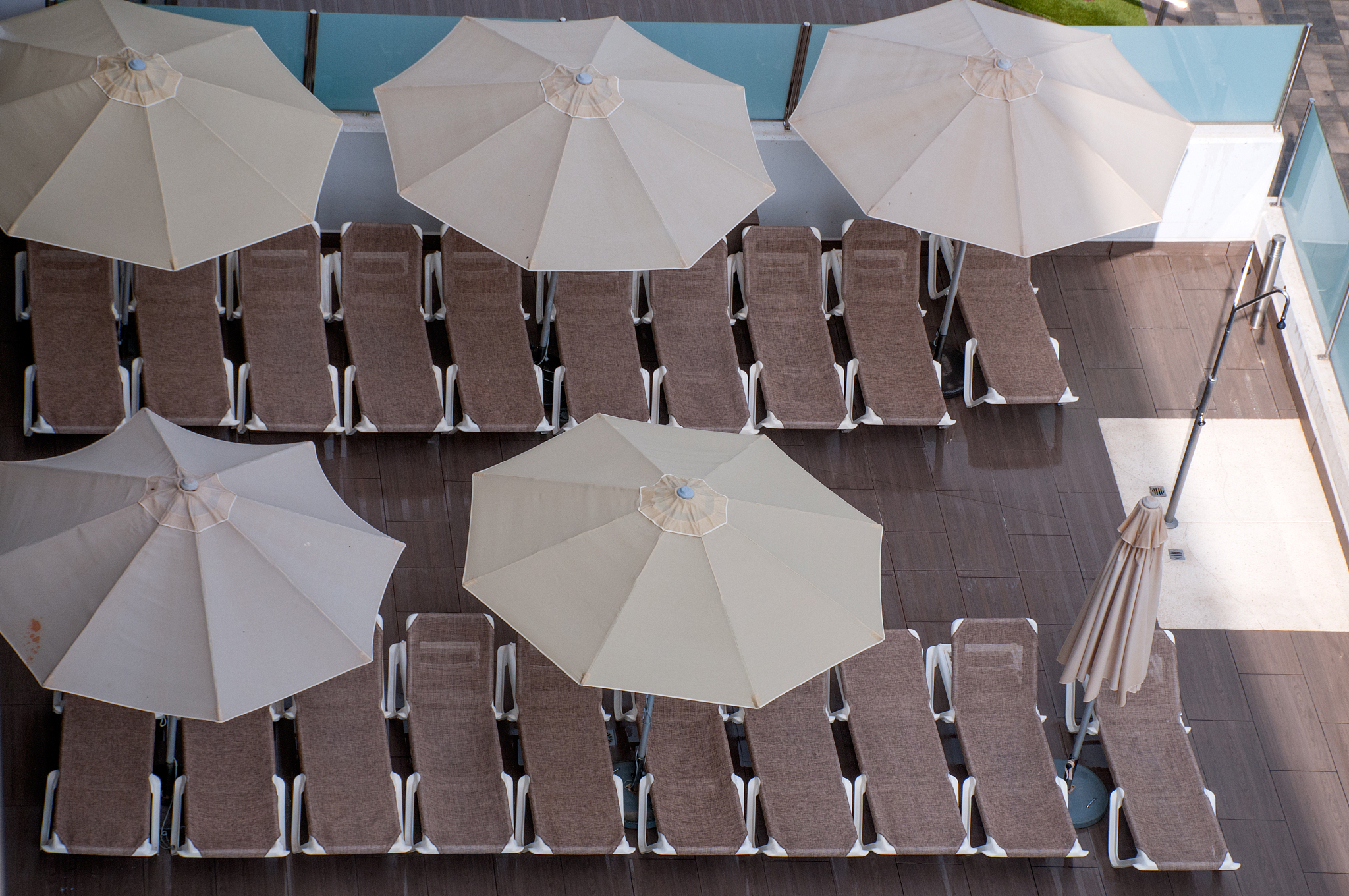 parasols & sun loungers