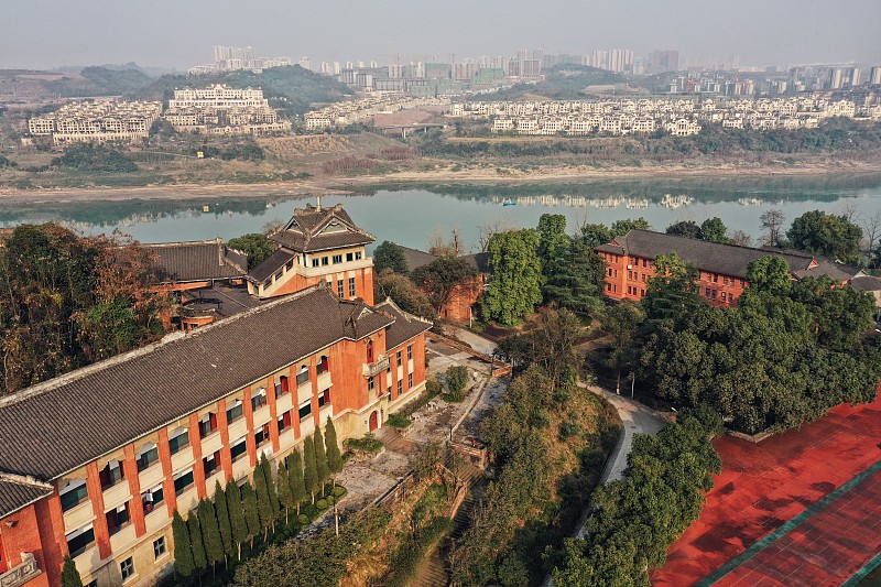 重庆工商学校电子运行与控制专业优势与发展前景