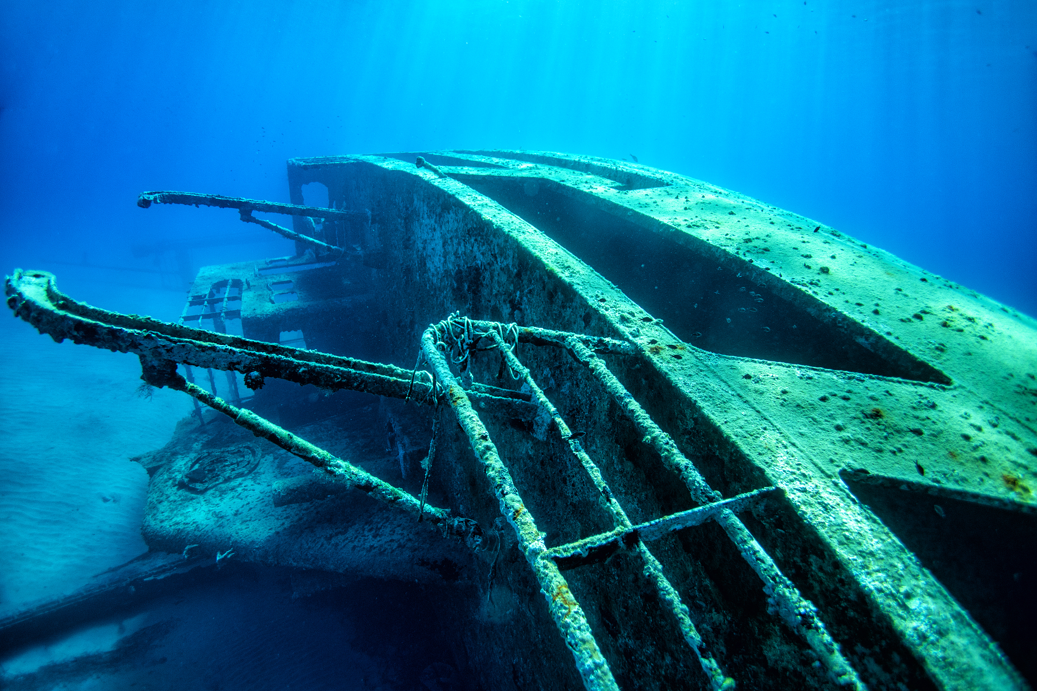 shipwreck underwater photo
